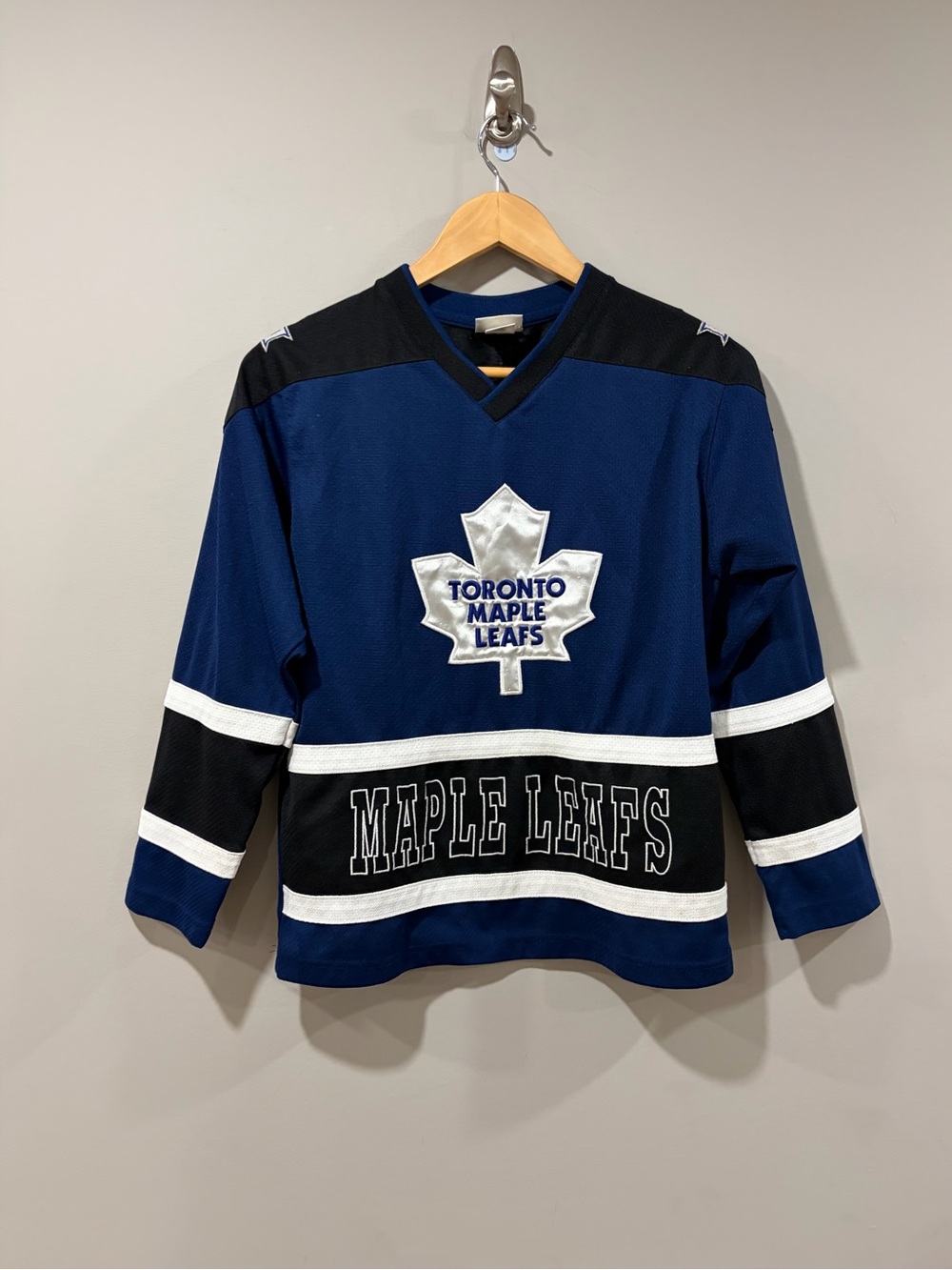 Toronto Maple Leafs NHL Hockey Jersey – Mighty Mac Sports – Youth Medium 10/12